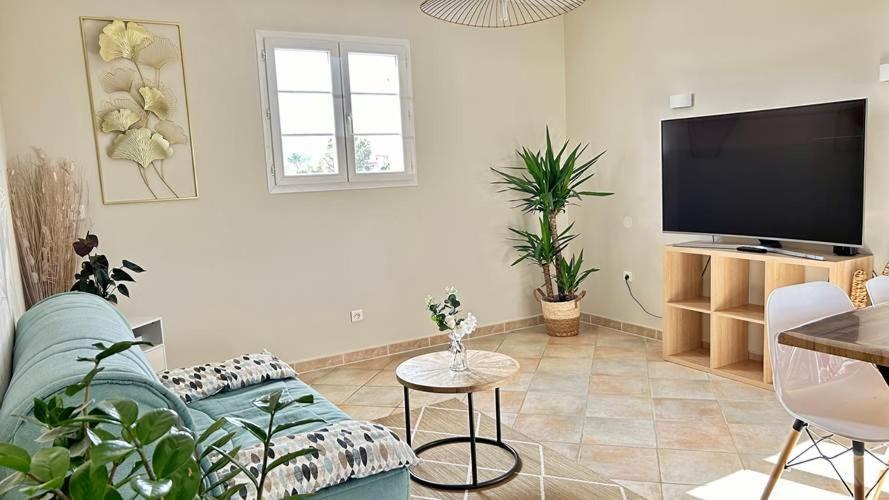 2 Hebergements - 10 Couchages - Parking, Piscine, Jacuzzi - Convivialite Roquebrune-sur Argens Esterno foto