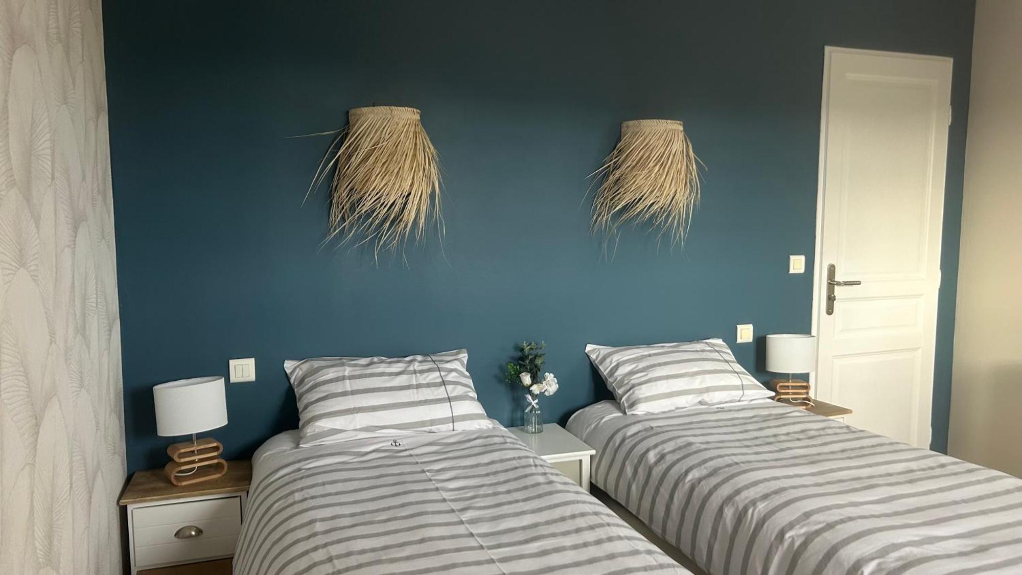 2 Hebergements - 10 Couchages - Parking, Piscine, Jacuzzi - Convivialite Roquebrune-sur Argens Esterno foto