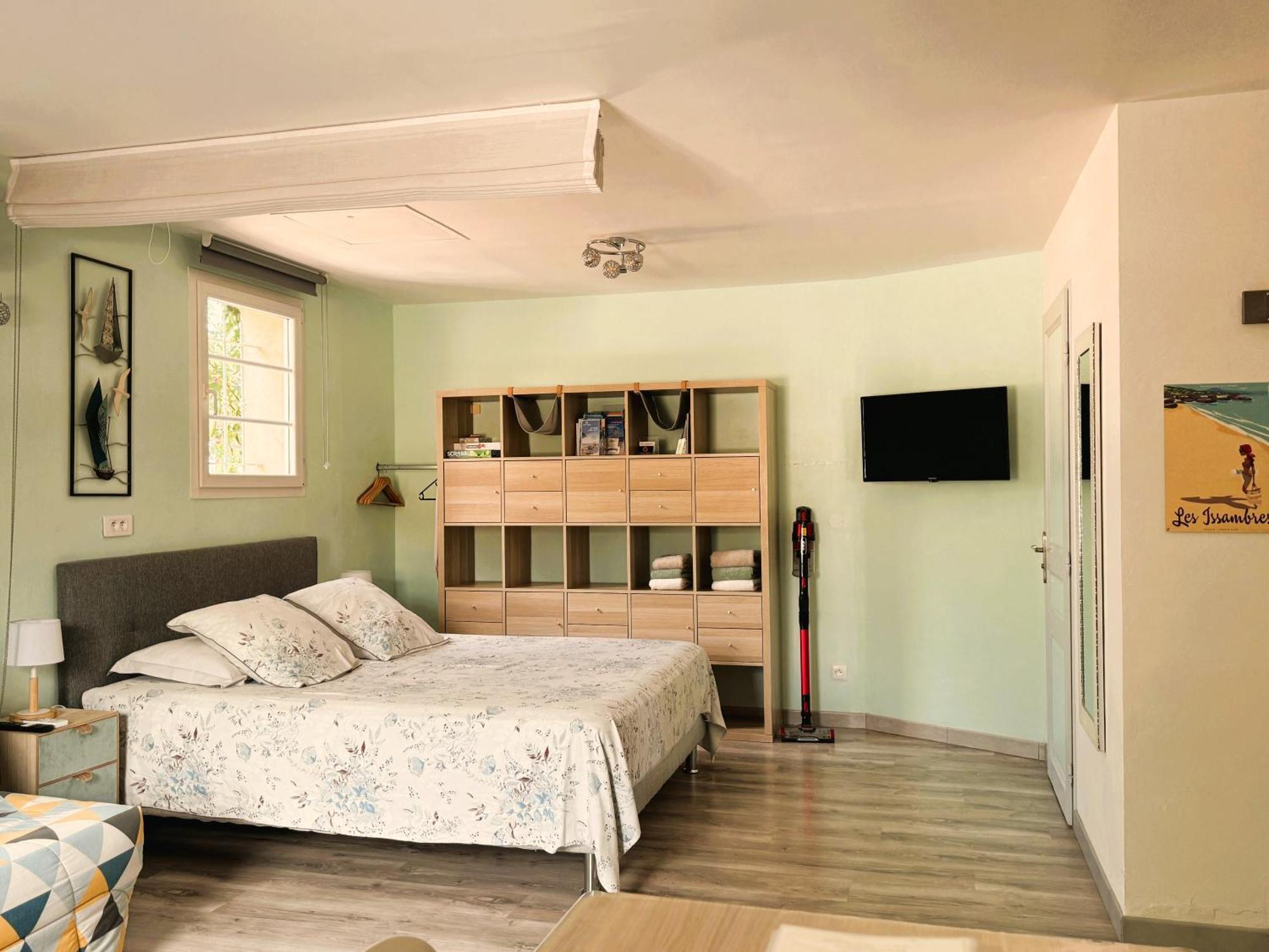 2 Hebergements - 10 Couchages - Parking, Piscine, Jacuzzi - Convivialite Roquebrune-sur Argens Esterno foto