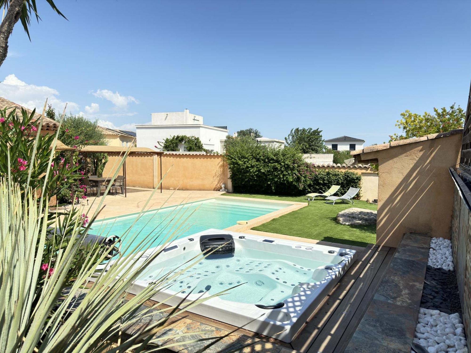 2 Hebergements - 10 Couchages - Parking, Piscine, Jacuzzi - Convivialite Roquebrune-sur Argens Esterno foto